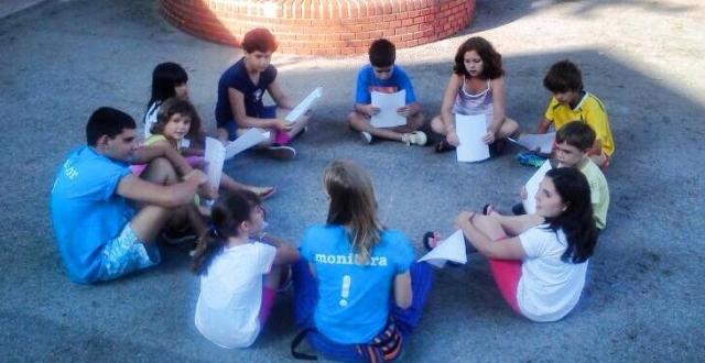 Charlando en el corro